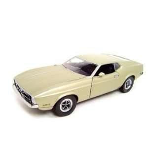  1971 FORD MUSTANG SPORTS ROOF 1:18 DIECAST MODEL 