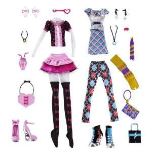    Monster High Day at the Maul Fashions Giftset: Toys & Games