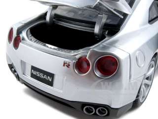 2009 NISSAN GT R R35 SILVER 1:18 DIECAST MODEL CAR  