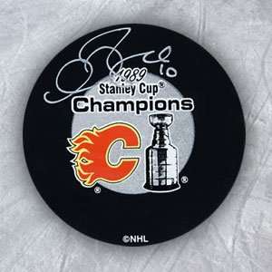  GARY ROBERTS Calgary Flames SIGNED 89 Cup Puck Sports 