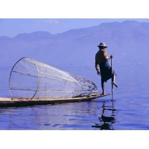  Intha Fisherman, Leg Rowing, Inle Lake, Shan State 