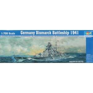   700 41 Bismarck German Battleship (Plastic Model Shi: Toys & Games