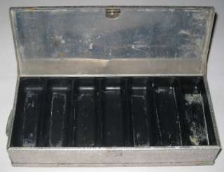 UMCO MODEL 10 VINTAGE TACKLE BOX  