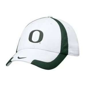  Nike Swoosh Flex Baller Hat White with Green Sports 