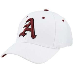 Arkansas Razorbacks White Logo Z Fit Hat: Sports 