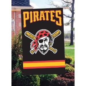  Pittsburgh Pirates Appliqued Banner Flag: Patio, Lawn 