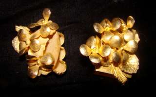   MATCHES & CIGARETTE HOLDER MADE IN ITALY GOLD TONE FLOWERS SET  