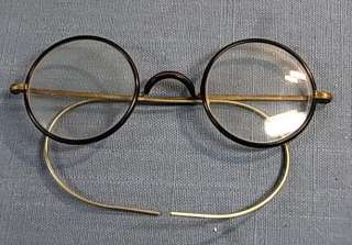   * BEAUTIFUL RIMMED GLASSES * HORN & GLASS * ANTIQUE GERMAN 1920 s