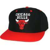   BULLS Retro Old School Snapback Hat   NBA Cap   2 Tone Black/Red
