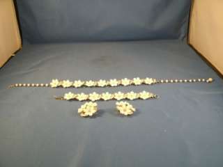Vintage Coro Parure Gold Tone With White Flowers Choker, Bracelet and 
