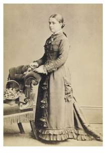 GIRL Elegant Victorian dress / fashion CDV PHOTO 1870s  