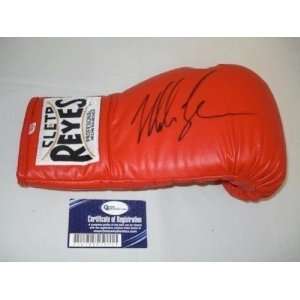   Cleto Reyes Boxing Glove OA   Autographed Boxing Gloves Sports
