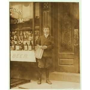 Photo John Gibson, Newsboy, 13 years of age. Selling newspapers 7 
