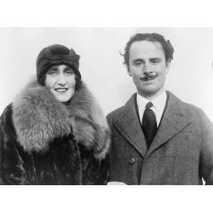 com photo Sir Oswald Mosley posed with his wife, Lady Cynthia Mosley 
